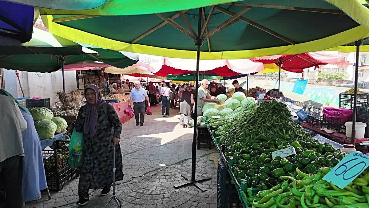 YENİ Parti vekilleri Bulancak pazarında fındık fiyatına tepki dinledi