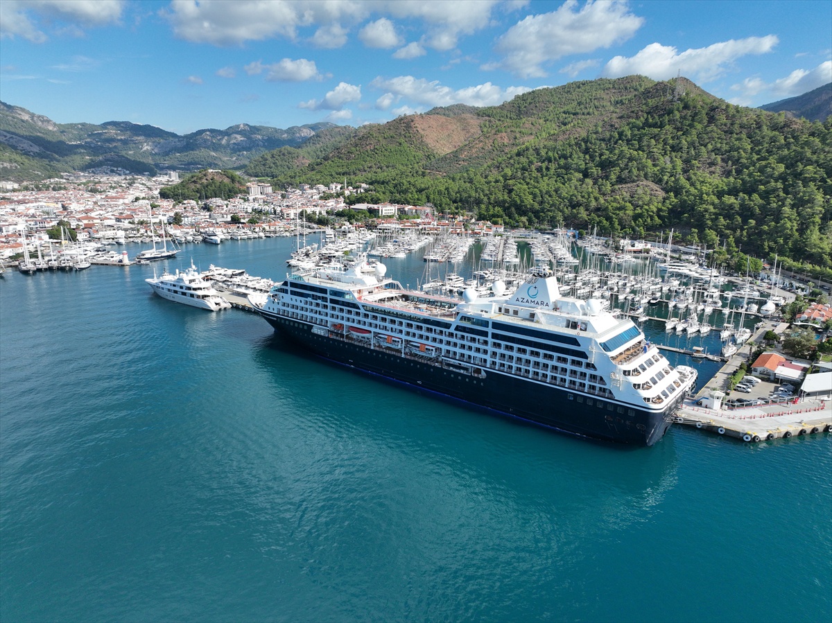 668 yolculu Azamara Onward kruvaziyeri Marmaris Limanı'na yanaştırıldı