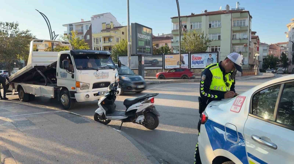 Aksaray'da plakasız motosiklet süren sürücüye 46 bin lira ceza kesildi