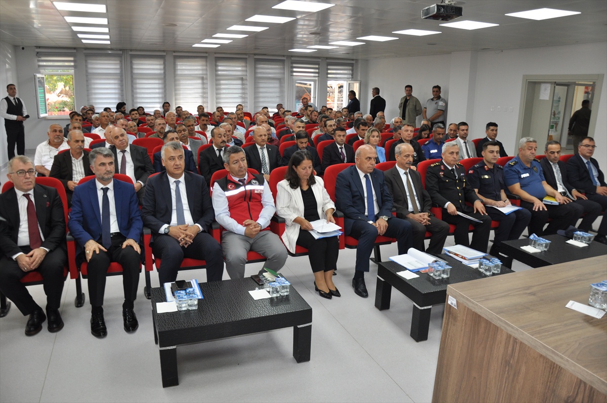 Amasya Valisi Bakan, Gümüşhacıköy'de muhtarların taleplerini dinledi