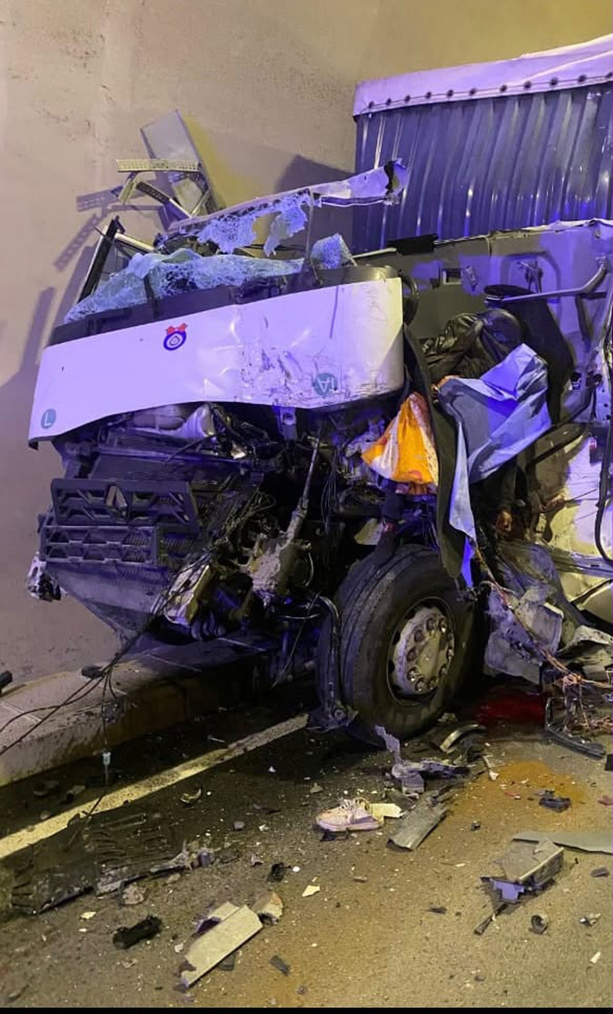 Artvin Yusufeli'de tünelde 2 TIR ve 1 kamyonet karıştı, 1 kişi öldü, 2 kişi yaralandı