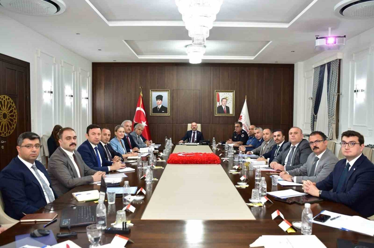 Aydın'da okul güvenliği için valilikte değerlendirme toplantısı yapıldı