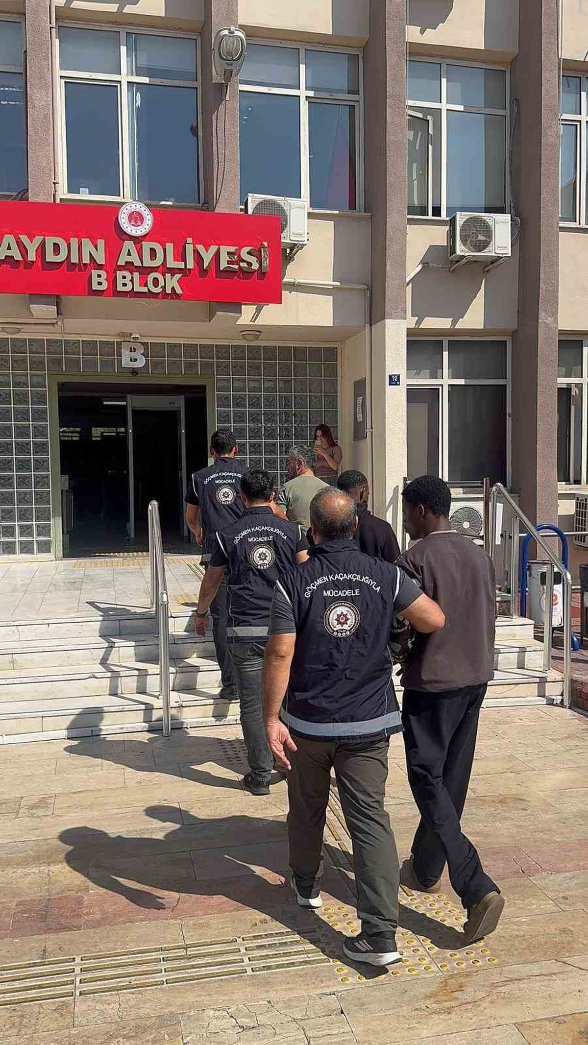 Aydın Efeler'de operasyonda 31 düzensiz göçmen yakalandı, 2 şüpheli tutuklandı