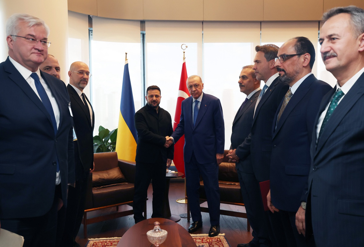 Bakan Bayraktar: Ukrayna'nın enerji arz güvenliğine katkı yapmaya devam edeceğiz