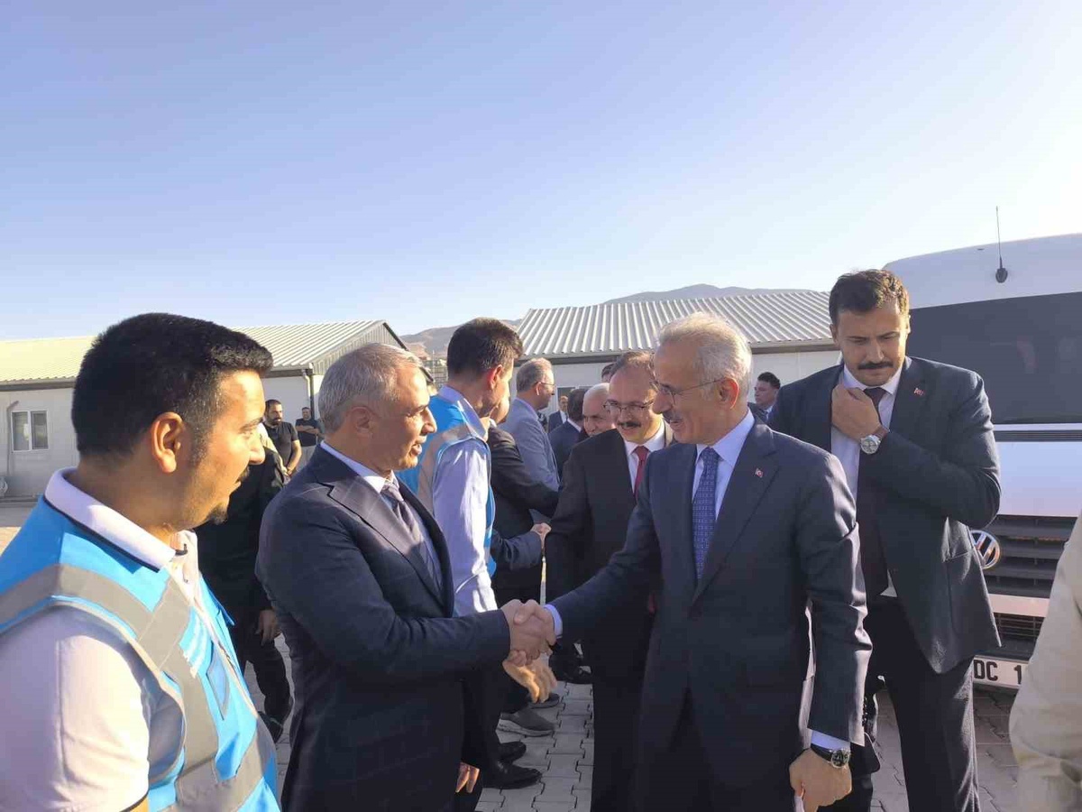 Bakan Uraloğlu, Siirt-Kurtalan hattında 2030'a kadar tamamlanma hedefini açıkladı
