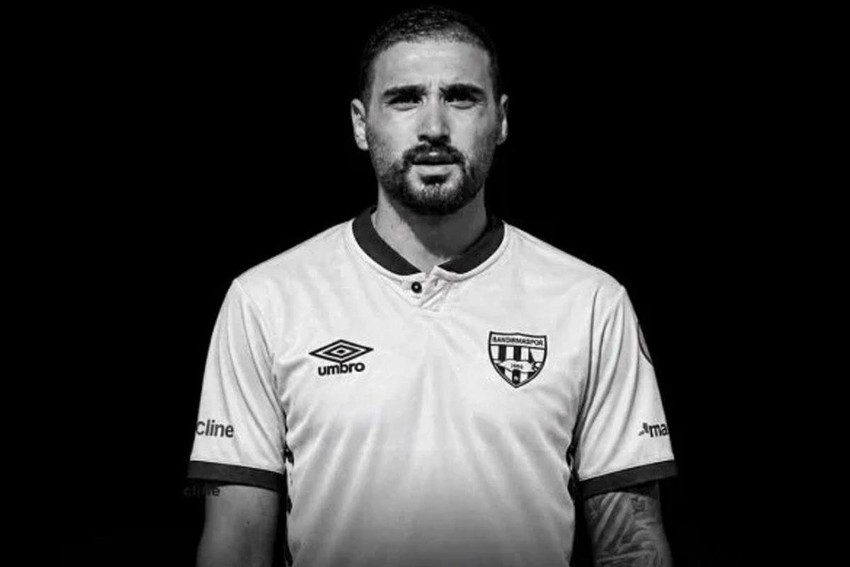 Bandırmasporlu futbolcu Tolga Kalender 25 yaşında hayatını kaybetti