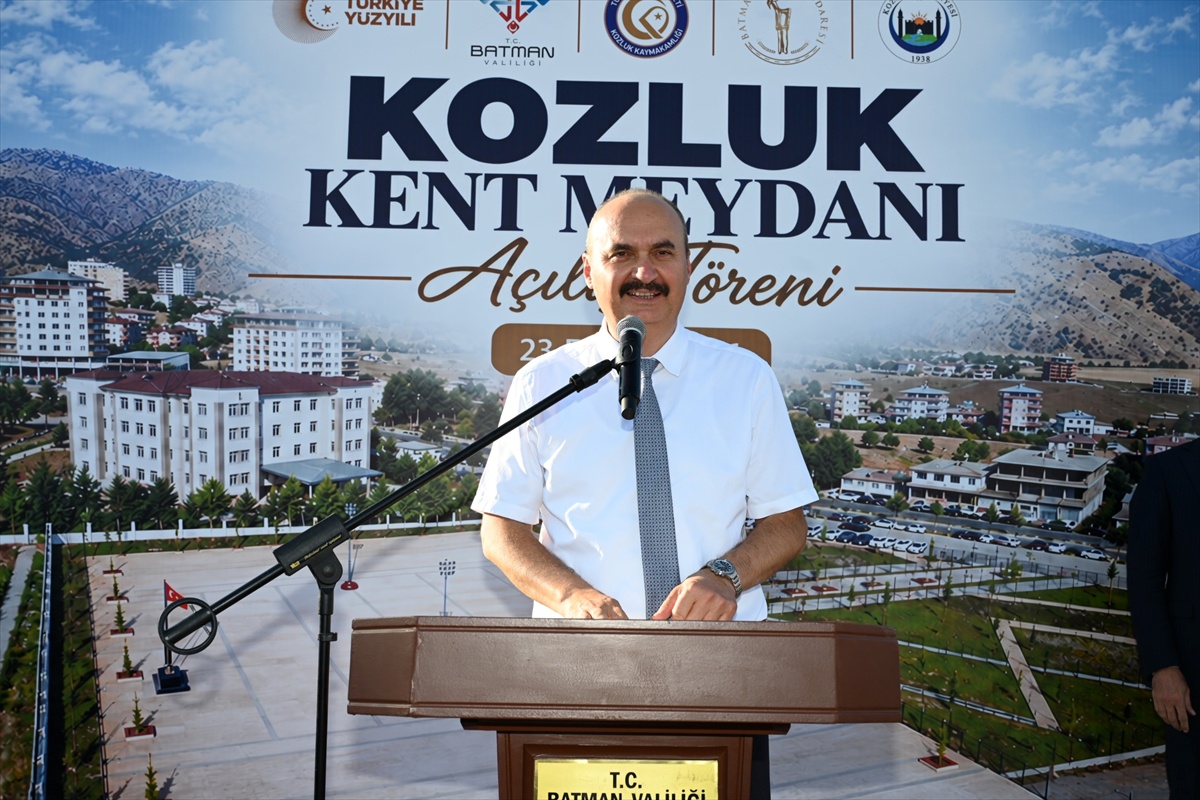 Batman Kozluk'ta 22 dönümlük Kent Meydanı törenle hizmete açıldı