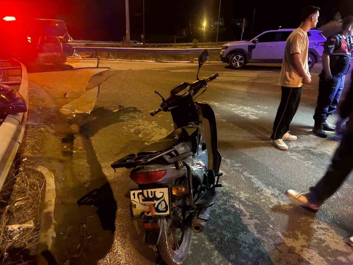 Bilecik Osmaneli'de dün gece motosiklet otomobile arkadan çarptı, 1 kişi yaralandı