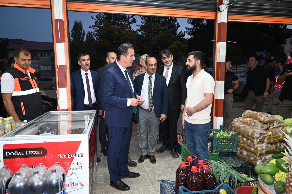Bitlis Valisi Karakaya, Hizan'da 300 kilometrelik asfalt hedefini açıkladı