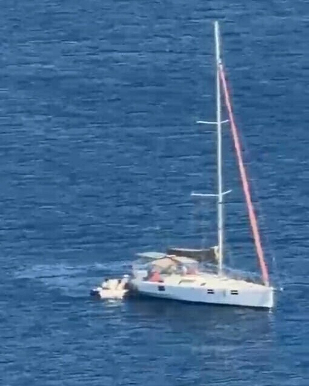 Bodrum'da 2 yelkenli teknede 22 kaçak göçmen yakalandı, 3 şüpheli gözaltında