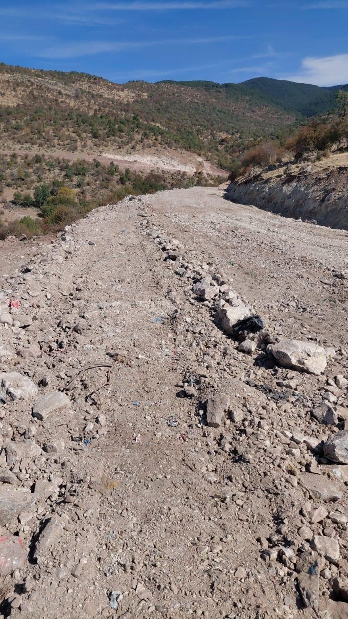 Bolu Kıbrıscık'ta heyelan ve kaya düşmesine karşı 3,3 km'lik yeni güzergah yapılıyor