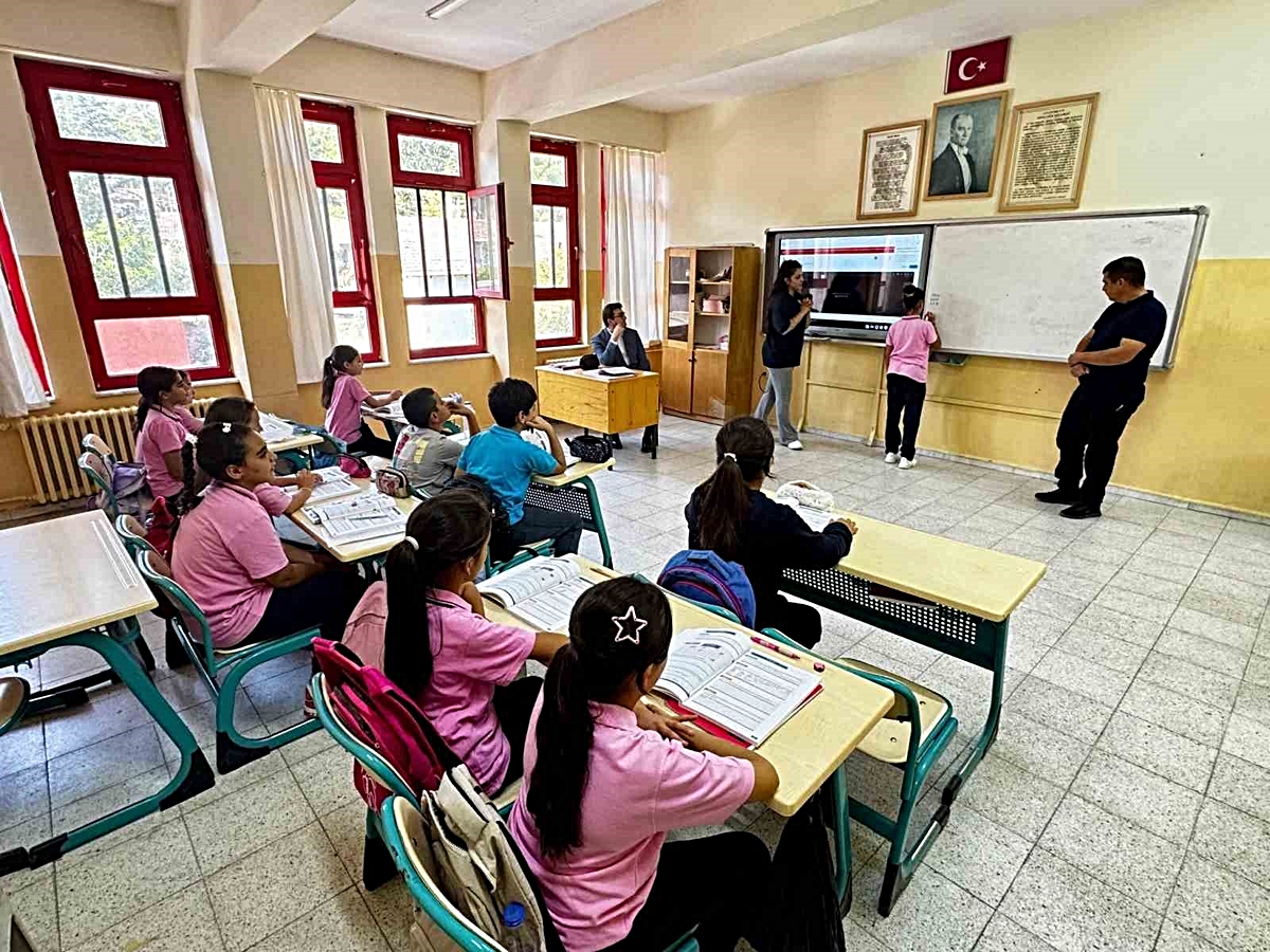 Bozdoğan Kaymakamı Sözen, ilçedeki okulları ziyaret ederek eğitimi değerlendirdi