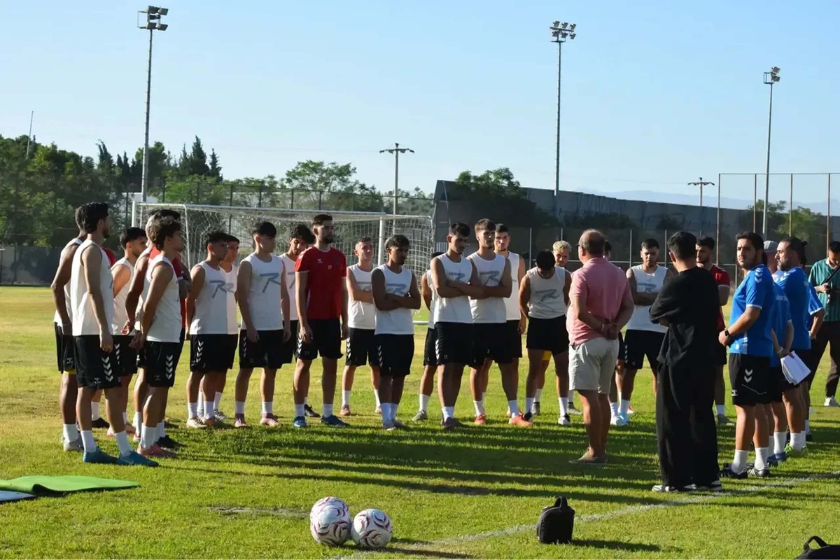 Bucaspor 1928'de derbi öncesi sportif direktör istifa etti, 5 futbolcu ayrıldı