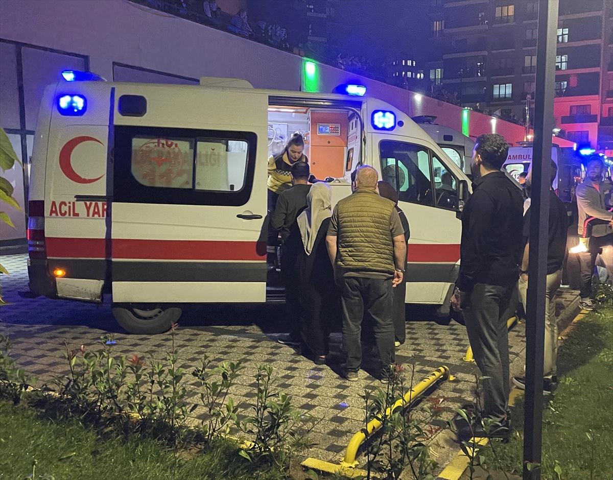Bursa Nilüfer'de 8. kattaki daire yangını söndürüldü, 19 kişi tahliye edildi