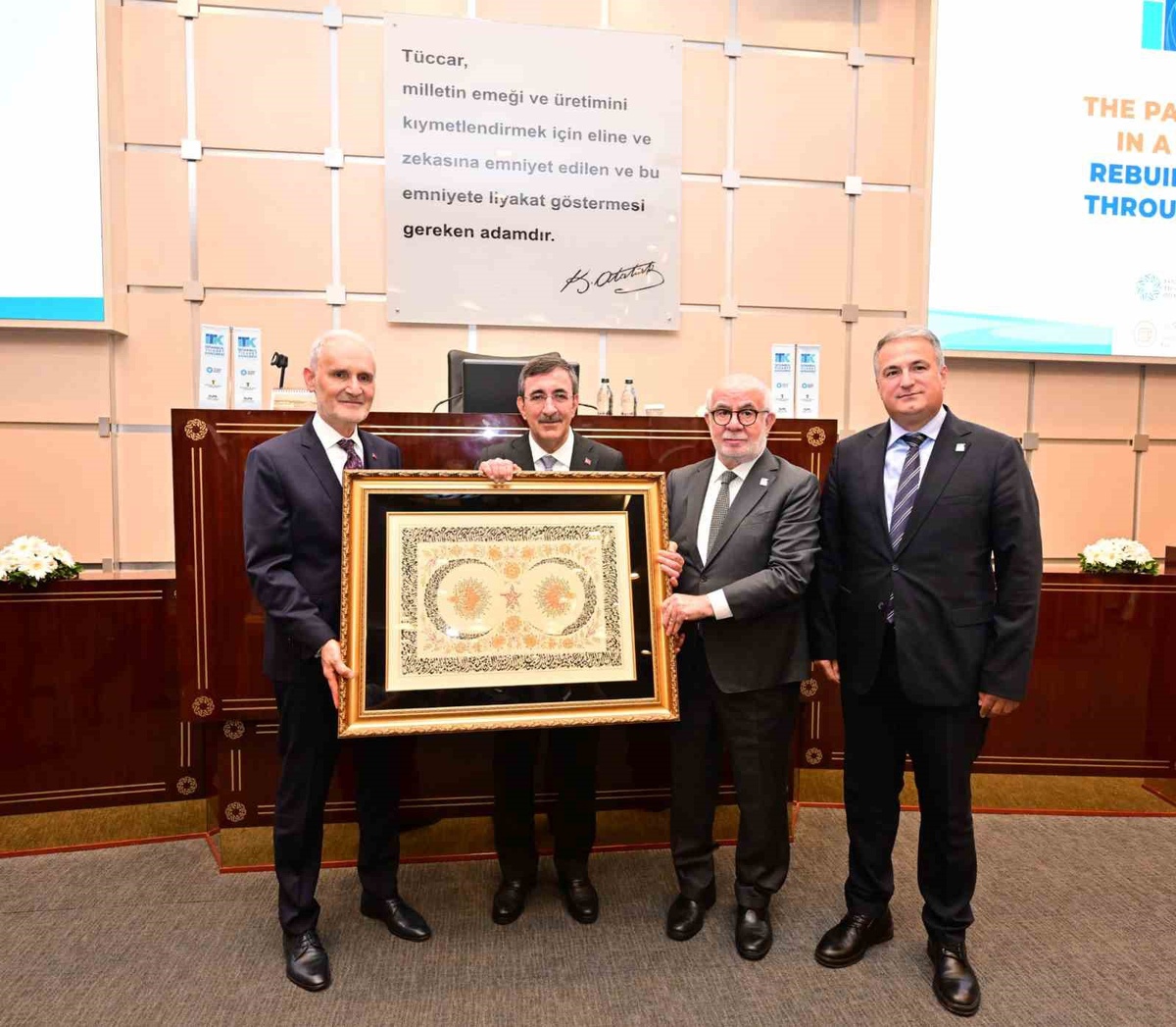 Cevdet Yılmaz, ekonominin 24 çeyreklik kesintisiz büyüme süresine ulaştığını açıkladı