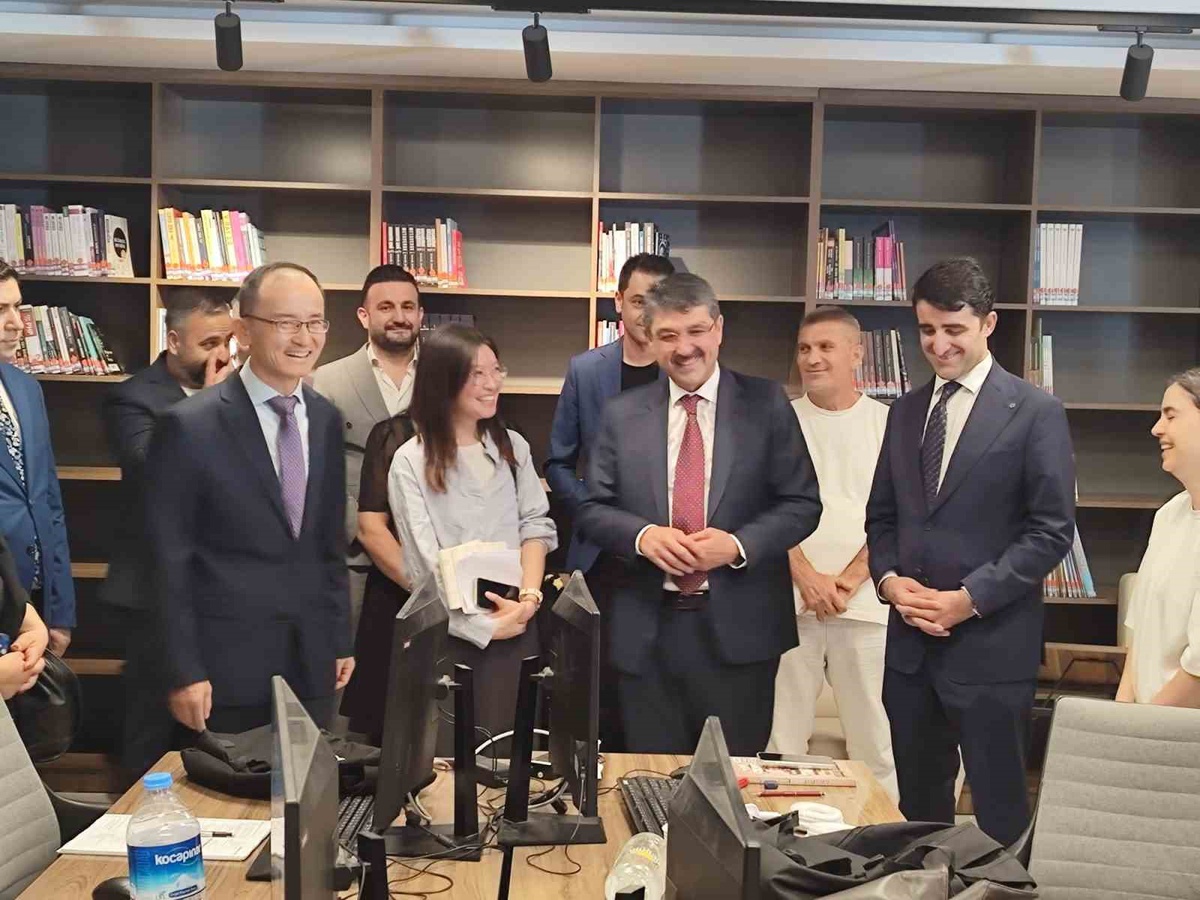 Çin Büyükelçisi Jiang Xuebin, Batman'da gıda, turizm ve eğitimde iş birliğini görüştü