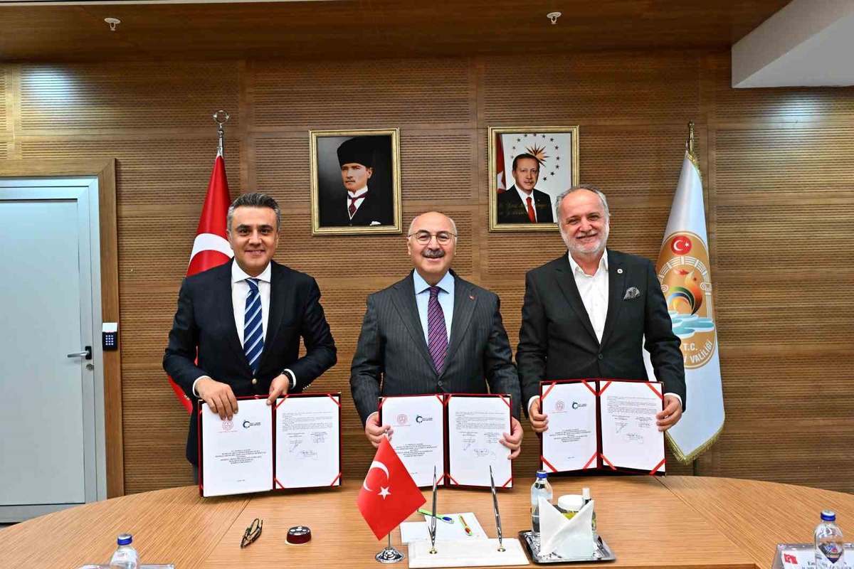 Denizli Çardak'ta OSB'nin mesleki eğitim merkezi Milli Eğitim Bakanlığına devredildi
