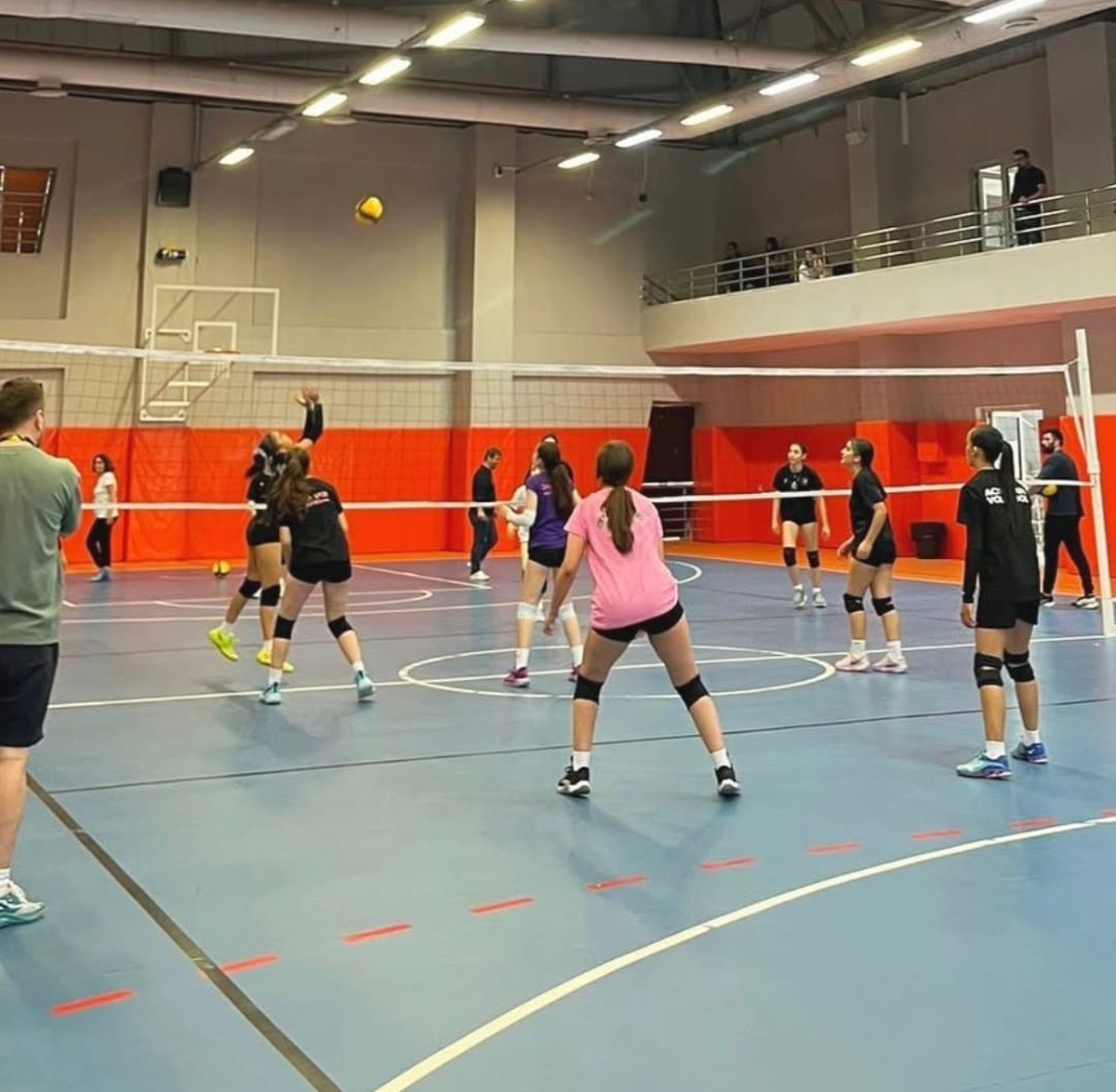 Denizli Merkezefendi'deki Çok Amaçlı Spor Salonu bakım sonrası yeniden açıldı