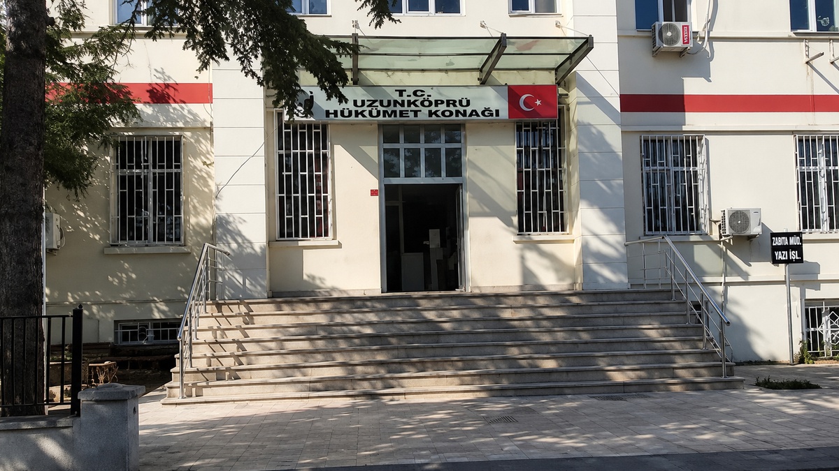 Edirne Uzunköprü'de yurt dışına çıkmak isteyen 4'ü FETÖ şüphelisi 5 kişi yakalandı