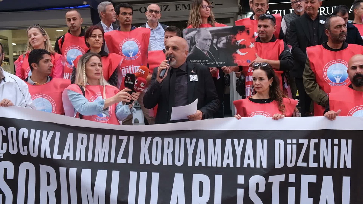 Eğitim-İş Isparta Şubesi, 11 öğrencinin yaralandığı saldırıya önlükle tepki gösterdi
