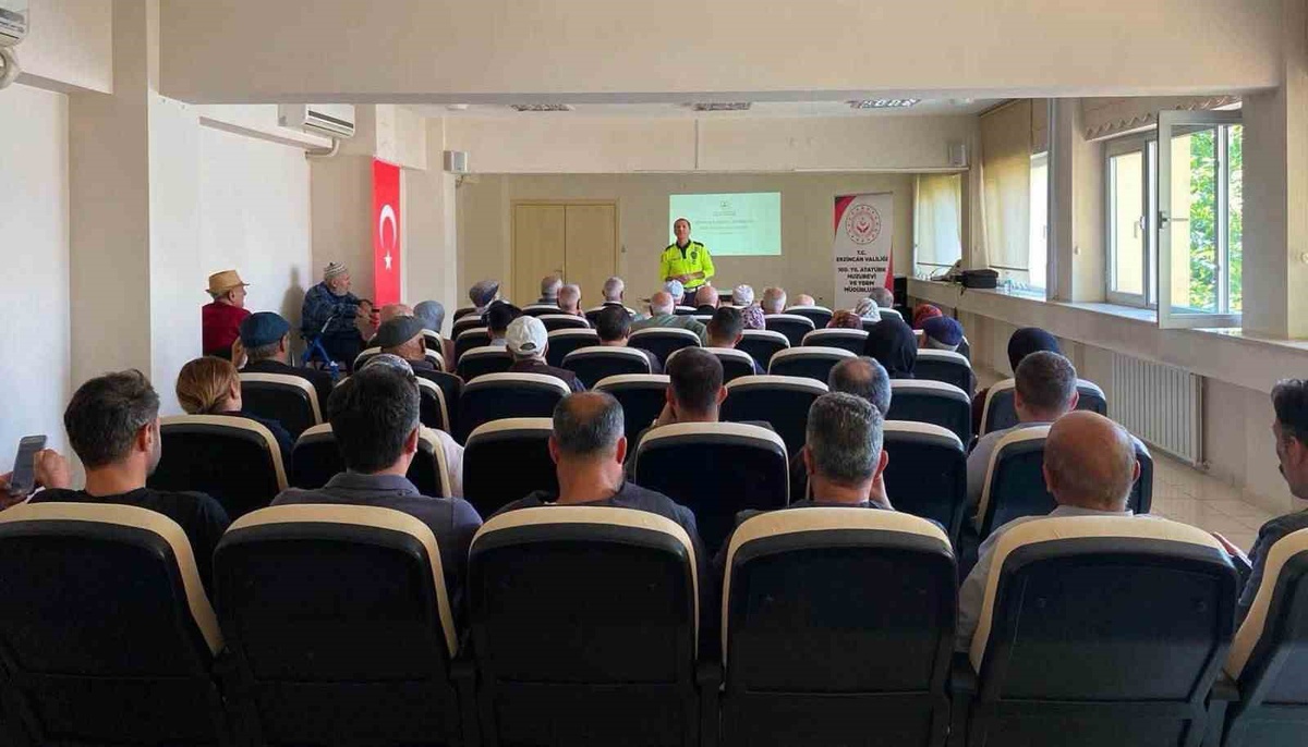 Erzincan'da 100. Yıl Atatürk Huzurevi'nde 49 kişiye trafik güvenliği eğitimi verildi