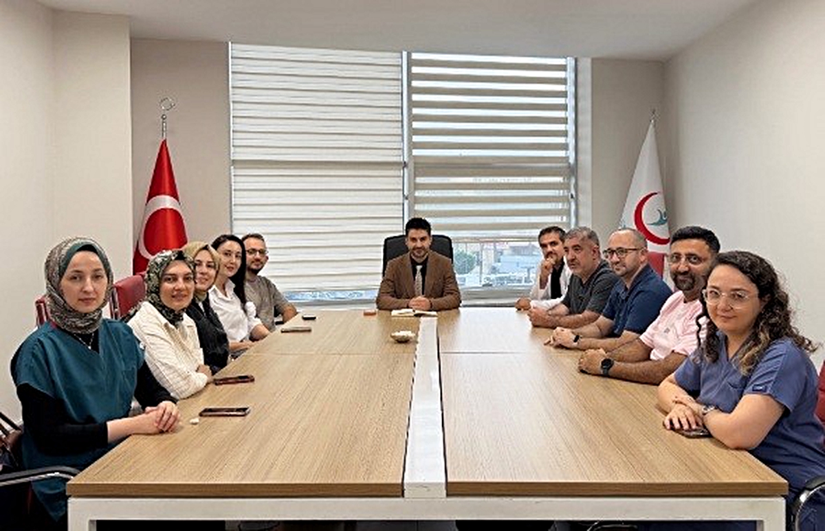 Erzincan Mengücek Gazi Hastanesi Başhekimi, Anestezi Kliniği hekimleriyle toplandı