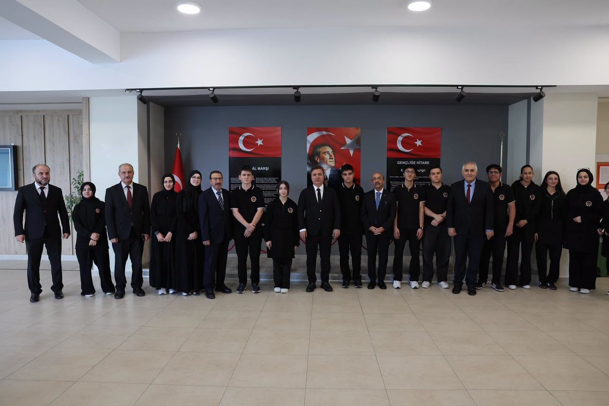 Erzincan Valisi Aydoğdu, Elaattin Elmas Anadolu İmam Hatip Lisesini ziyaret etti