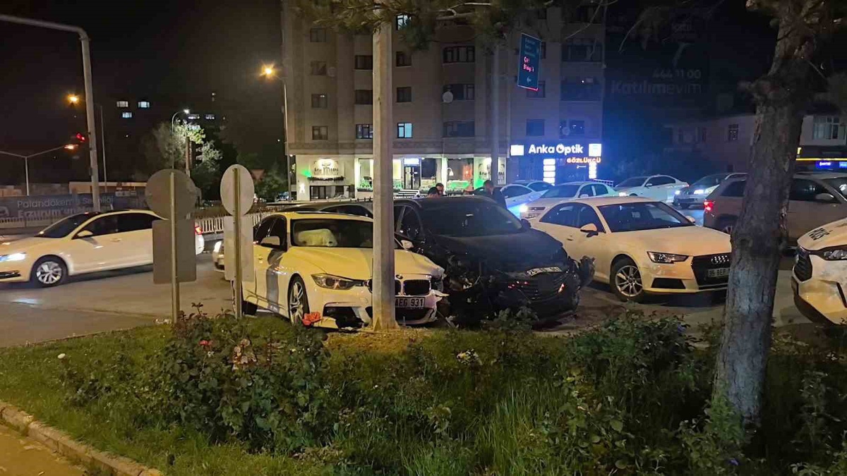 Erzurum Yakutiye'de iki otomobilin çarpıştığı kazada 2 kişi yaralandı