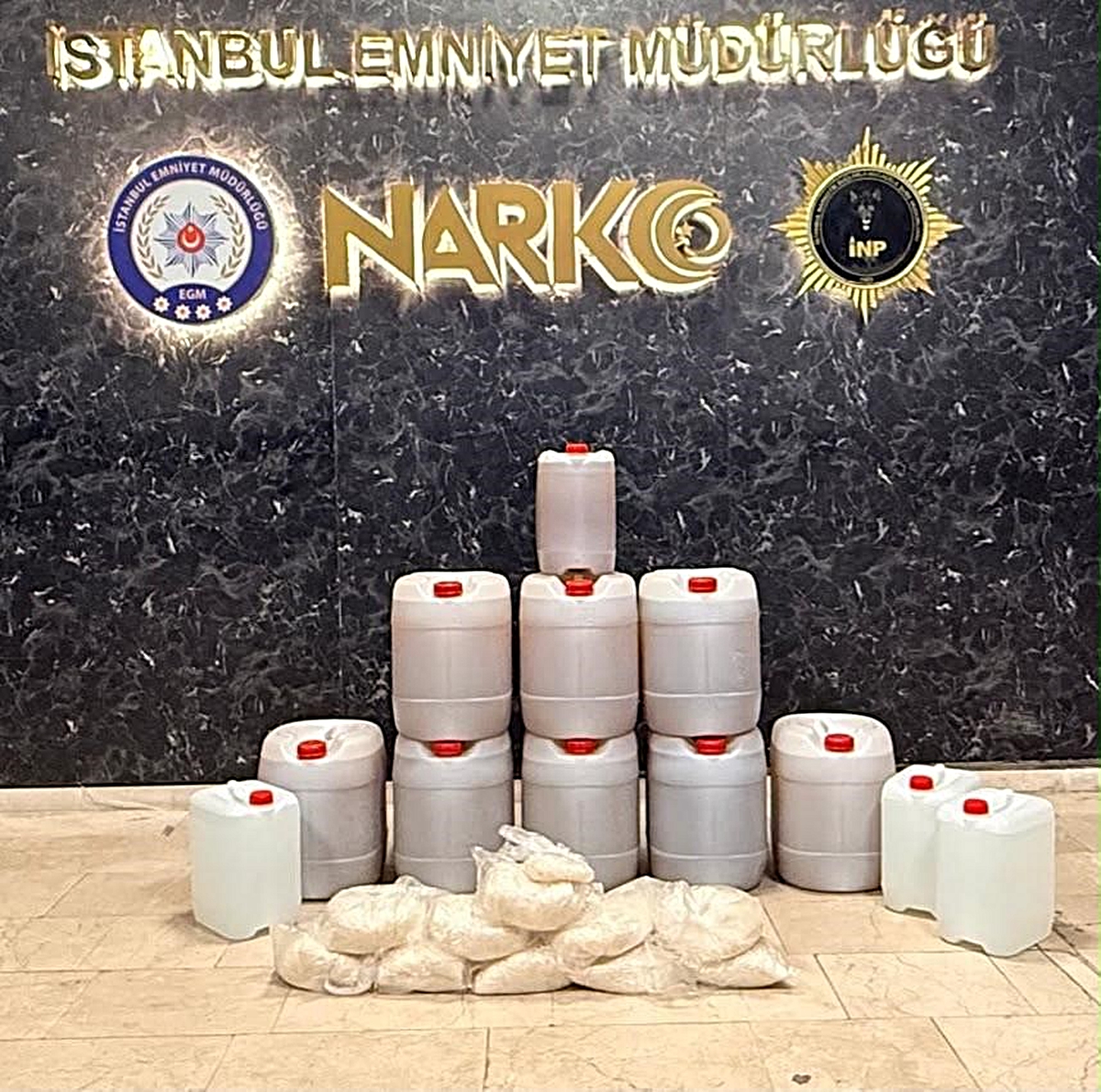 Esenyurt'ta 2 adrese düzenlenen operasyonda 272 kilo 450 gram uyuşturucu bulundu