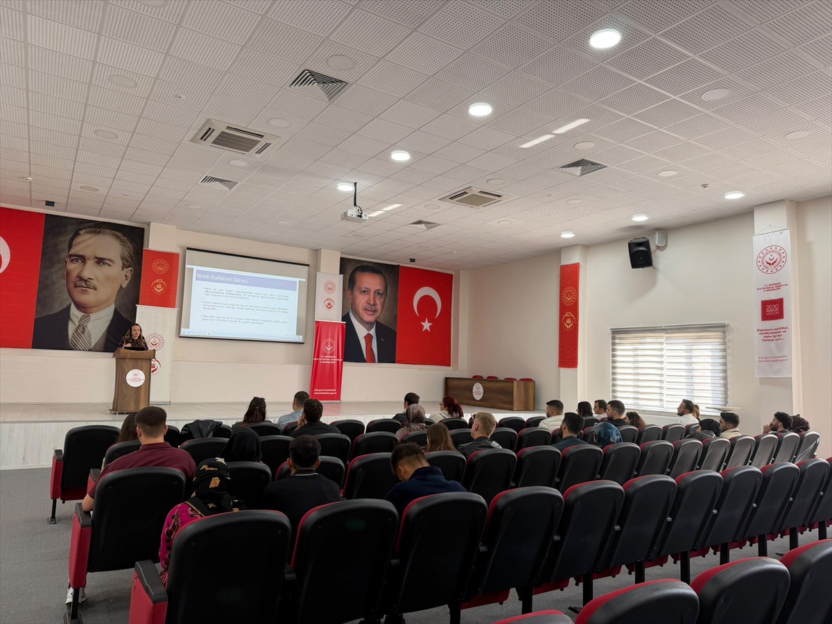 Eskişehir'de genç çiftlere Aile ve Sosyal Hizmetler'den evlilik öncesi eğitim verildi