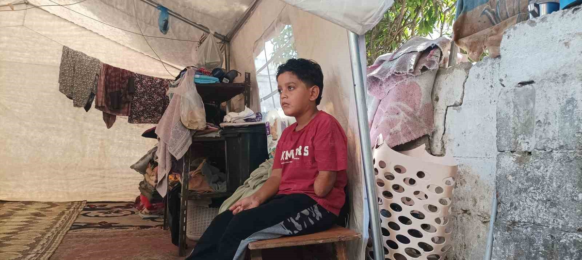 Gazze'de ailesini ve kolunu kaybeden 7 yaşındaki çocuk yeni protez bekliyor