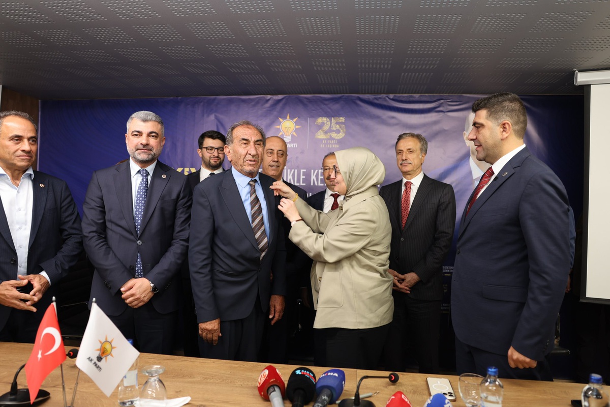 Görevinden alınan Yeniden Refah Mardin İl Başkanı Mahmut Özer, AK Parti'ye katıldı