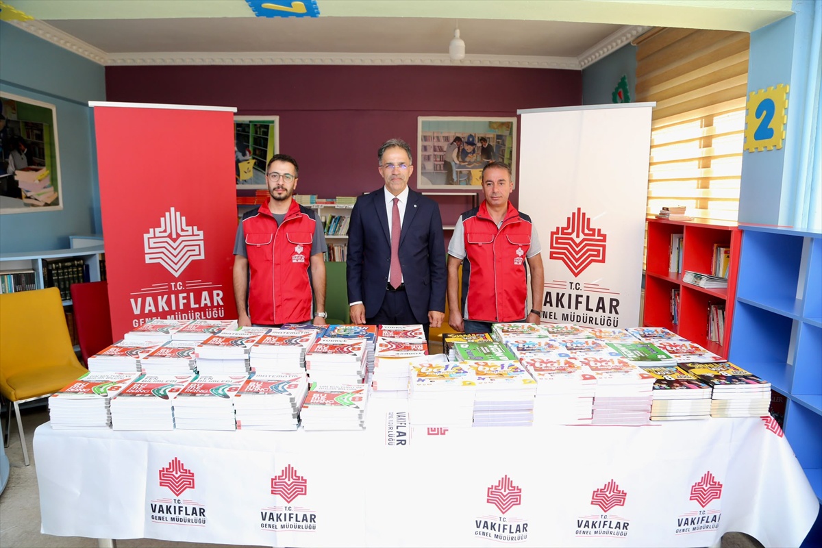Hakkari'de vakıflardan okullara eğitim desteği