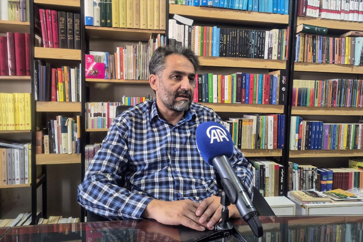 İran'da kağıt fiyatları arttı, kitap baskı adetleri 2 bin 500'den 800'e düştü