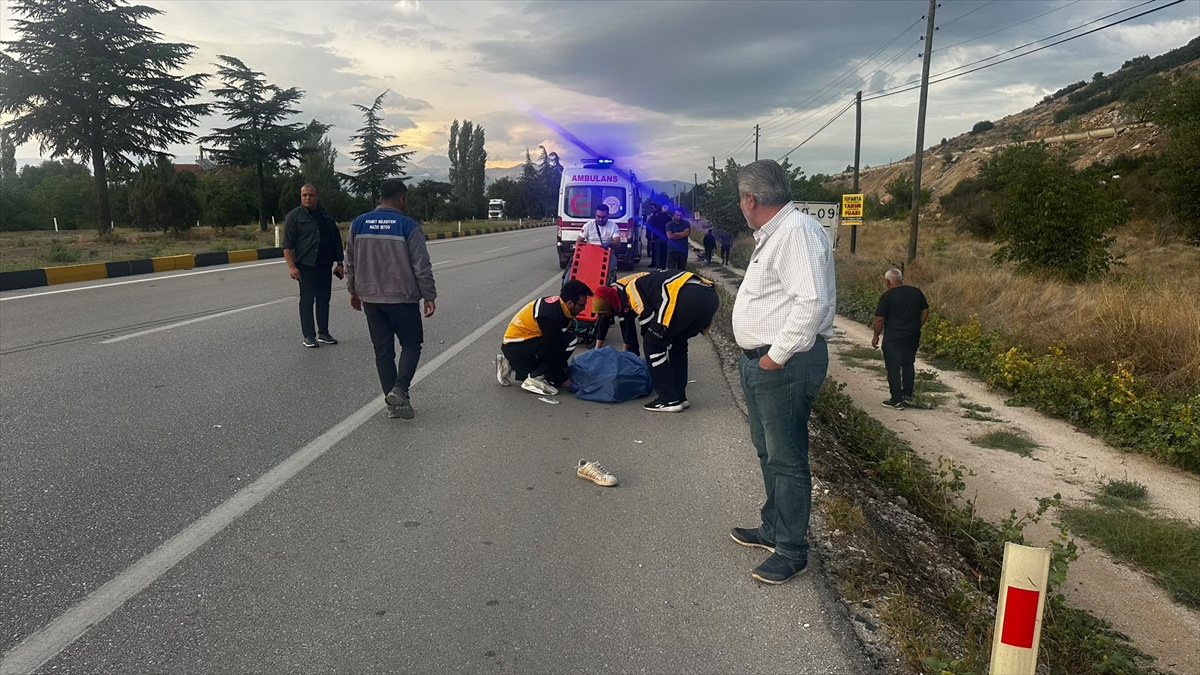 Isparta'da otomobil elektrikli bisiklete çarptı, bisiklet sürücüsü hayatını kaybetti