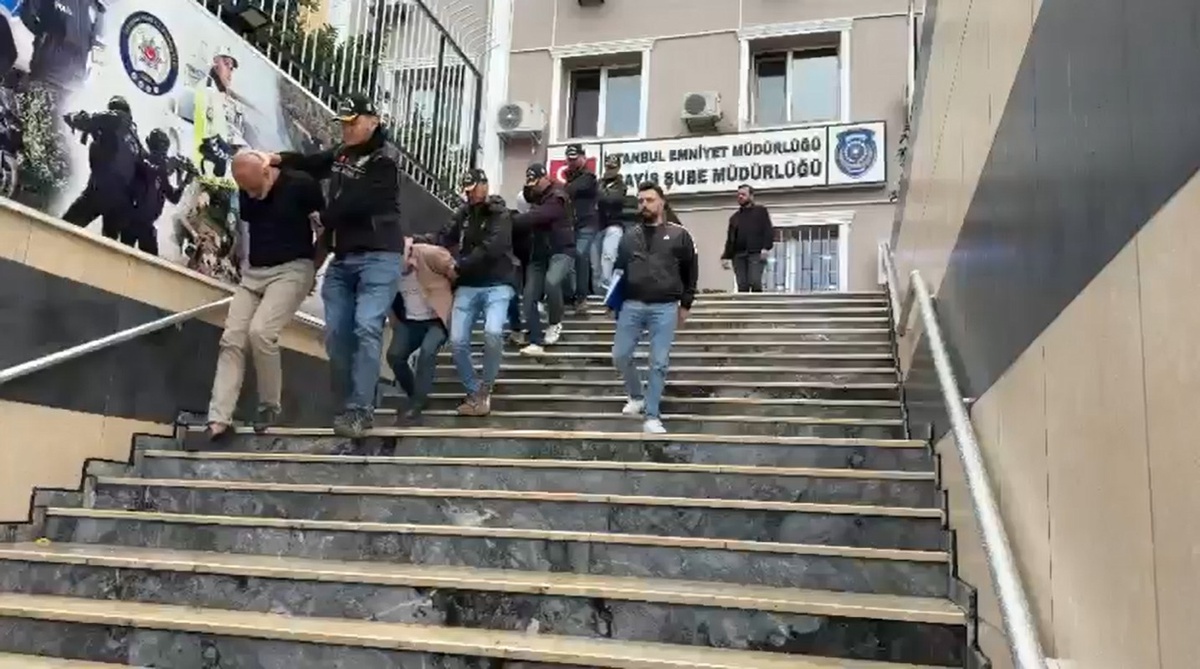 'Masöz aranıyor' ilanıyla fuhuş tuzağı iddiası! İstanbul'da 6 masaj salonu mühürlendi, 15 şüpheli adliyeye sevk edildi