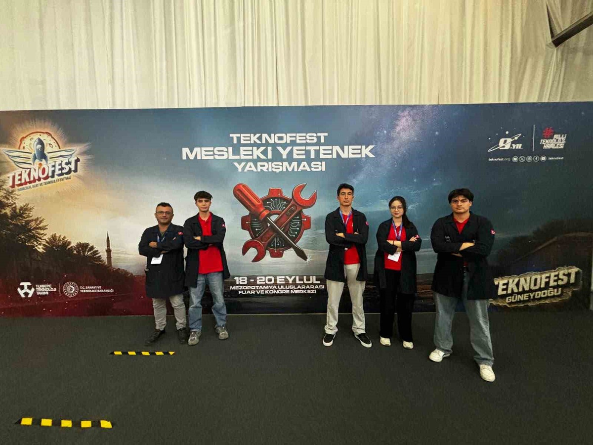 İzmir Fen Lisesi TEKNOFEST 2026 Diyarbakır finallerinde Türkiye ikincisi oldu