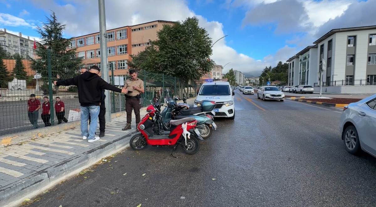 Karabük'te okul çevresi polis denetimleri Turgutlu saldırısı sonrası artırıldı