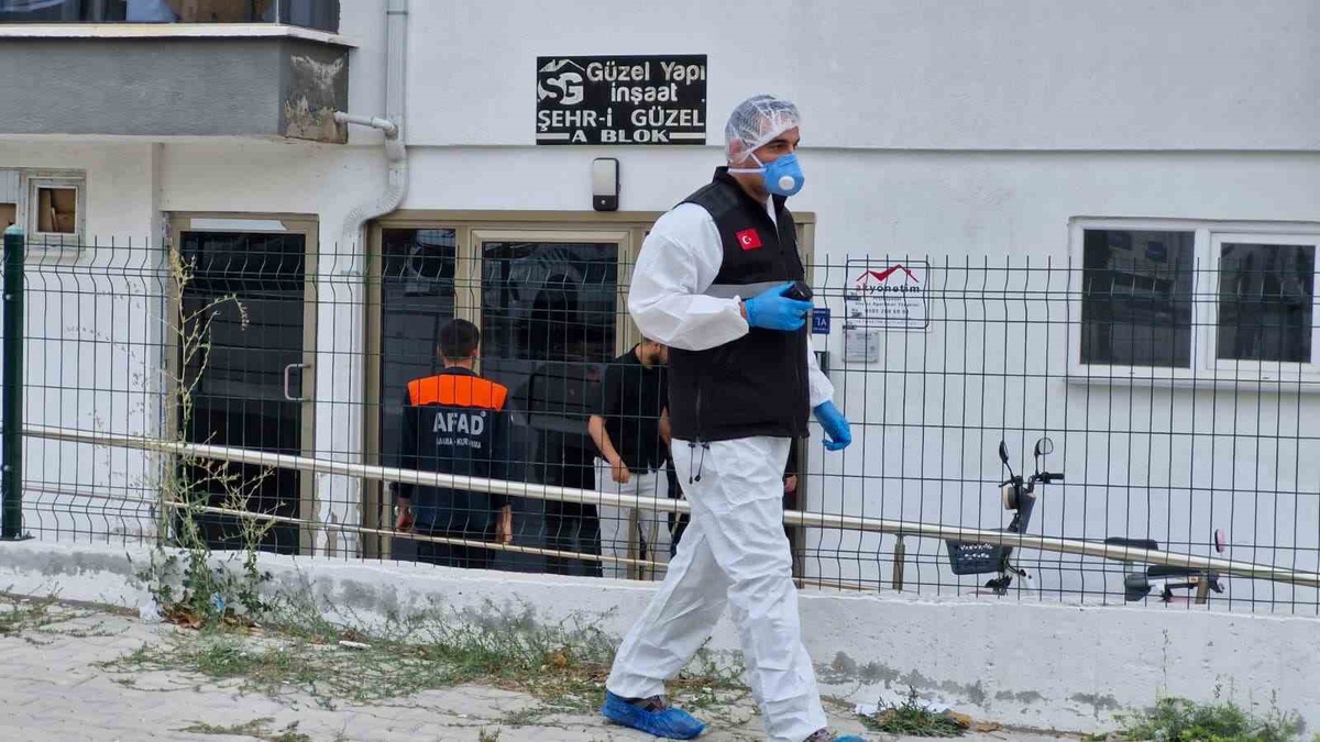 Karaman'da karı koca evde ölü bulundu! Kimyasal madde kokusu alınınca 11 katlı site boşaltıldı