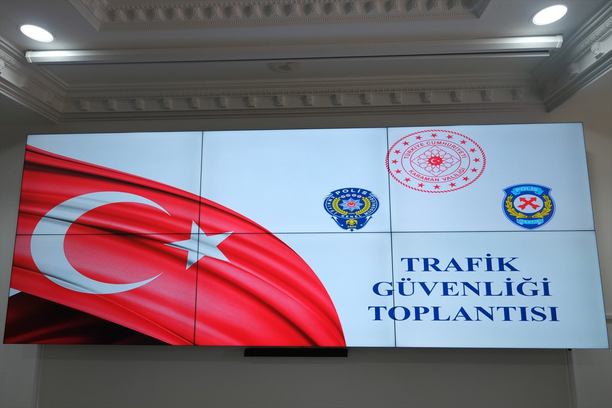 Karaman'da trafik güvenliği toplantısında Vali Çiçek sürücülere kural uyarısı yaptı
