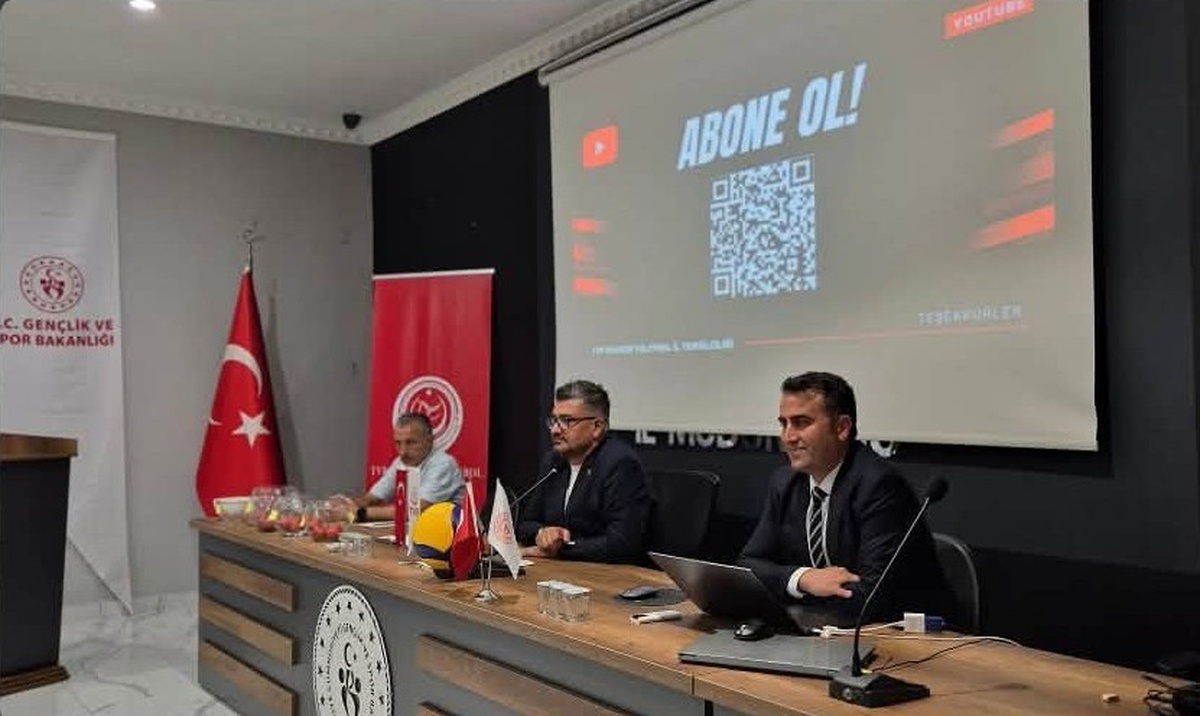 Kayseri'de voleybolda yeni oyun kuralları anlatıldı, altyapı kura çekimleri yapıldı