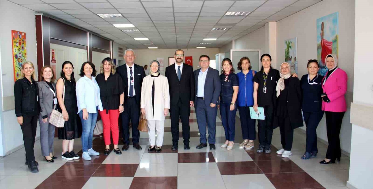 Kayseri Devlet Hastanesi'nde sağlık çalışanlarına kritik hastada beslenme eğitimi verildi