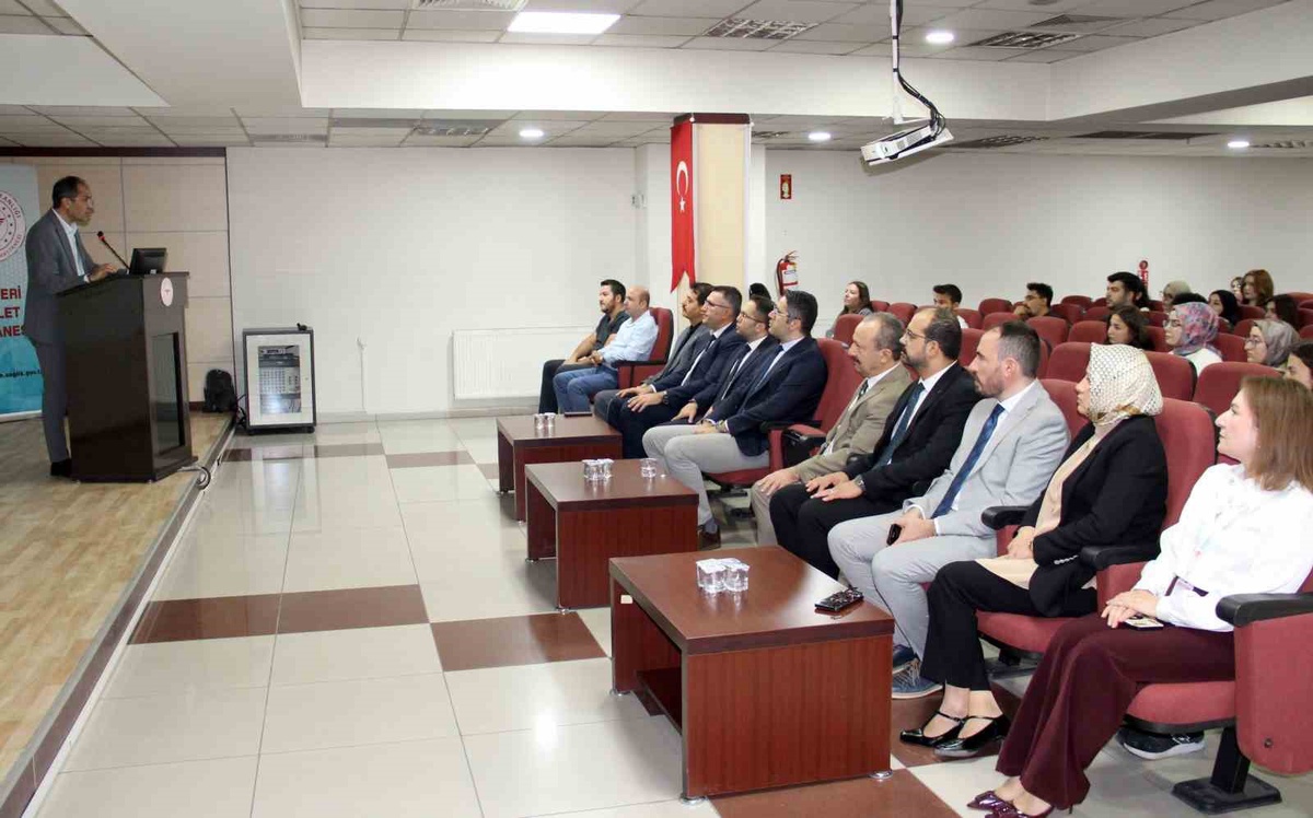 Kayseri Devlet Hastanesinde yeni pratisyen hekimlere uyum eğitimi başladı