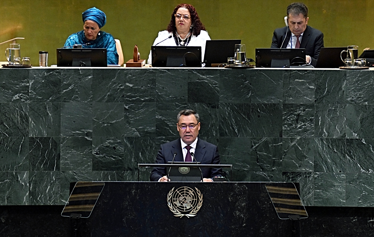 Kırgızistan Cumhurbaşkanı Caparov, Issık Gölü fonuna 10 milyon dolar katkı sözü verdi