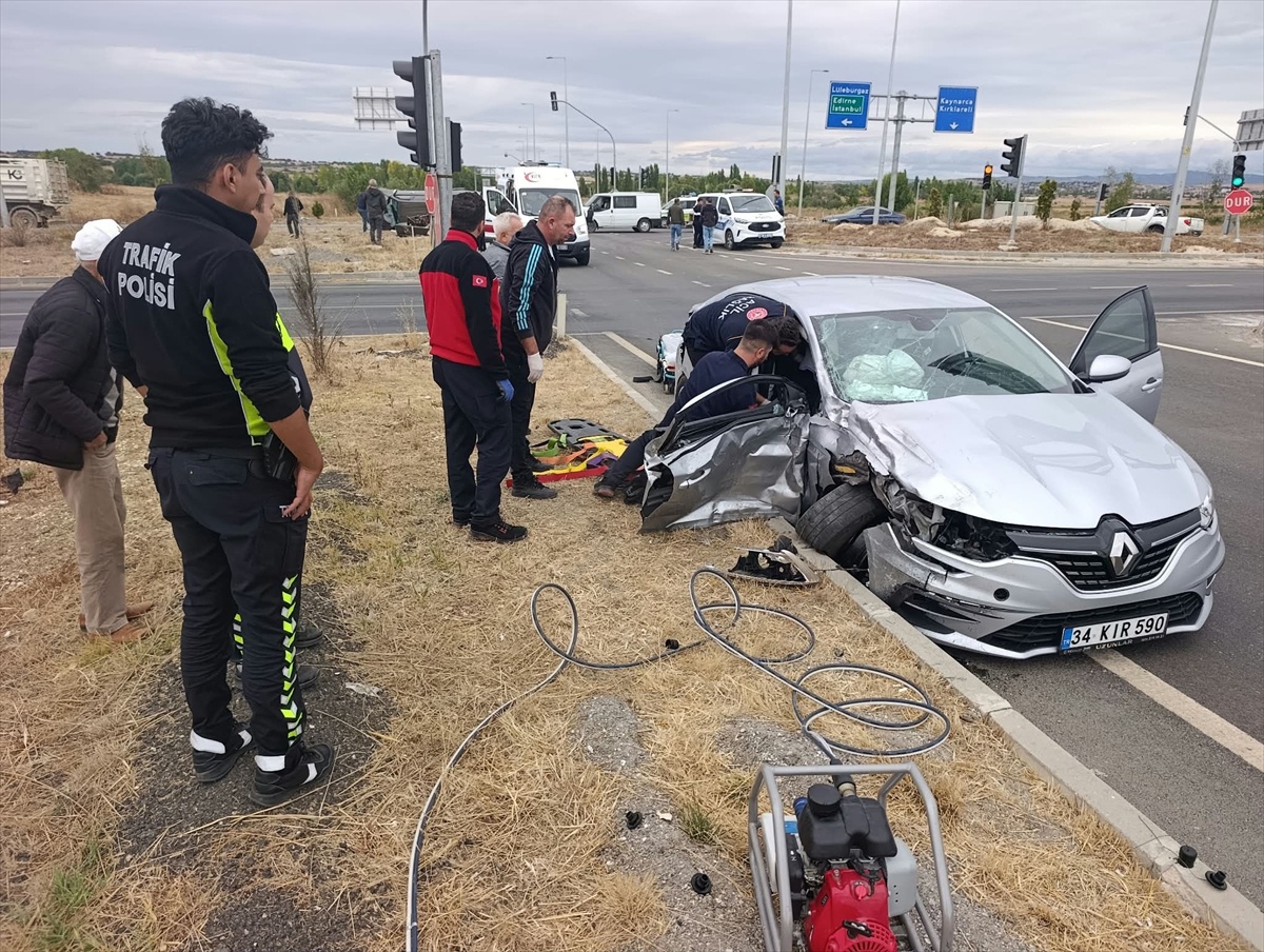 Kırklareli Pınarhisar'da otomobil ile pikap çarpıştı, 4 kişi yaralandı