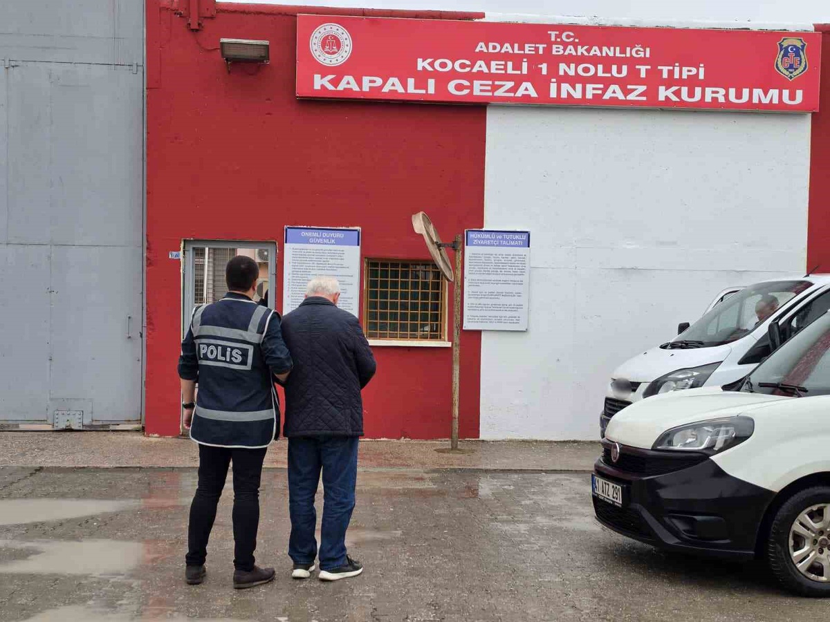 Kocaeli'de aranan 4 kişi, 50 yıl hapis cezalı hükümlüyle birlikte tutuklandı