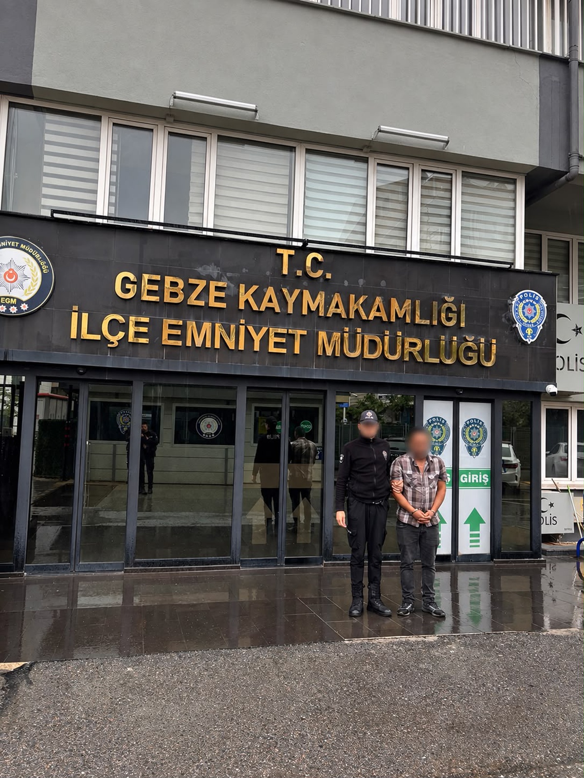 Kocaeli Gebze'de 21 yıl 11 ay 22 gün kesinleşmiş hapis cezası olan S.T. tutuklandı