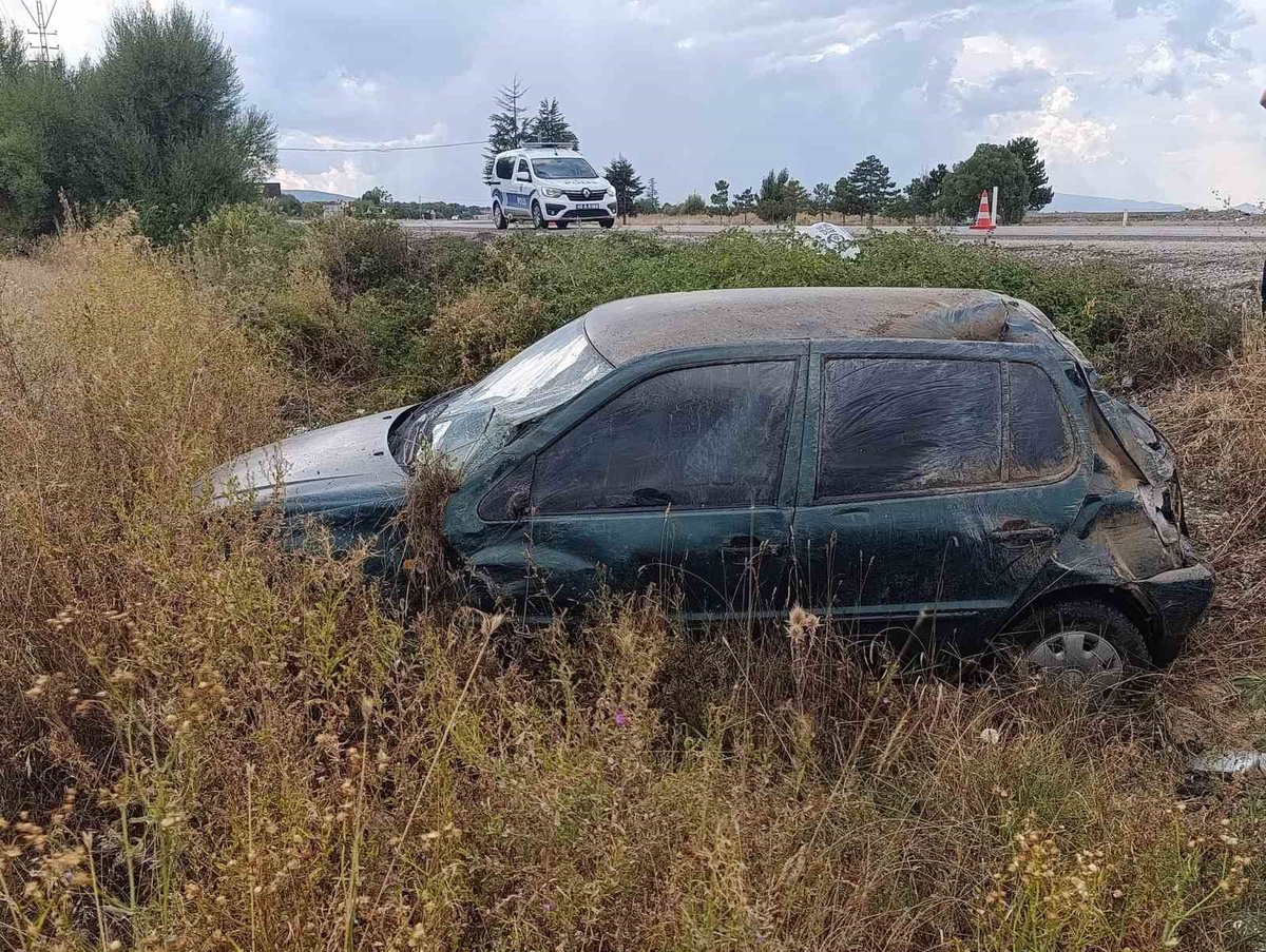 Niksar’da Otomobil Kanala Devrildi Ve Bir Kişi Yaralandı