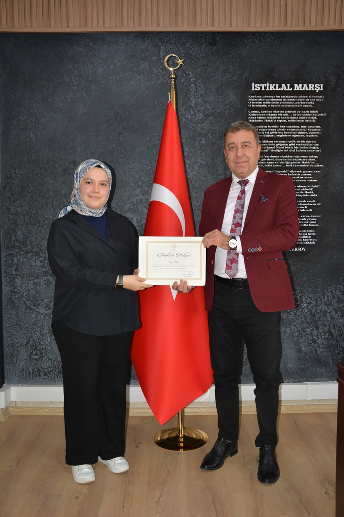 Kumlucalı öğrencinin denemesi, 'Vefa Kaleminden 15 Temmuz Şehitlerine' kitabında yer aldı
