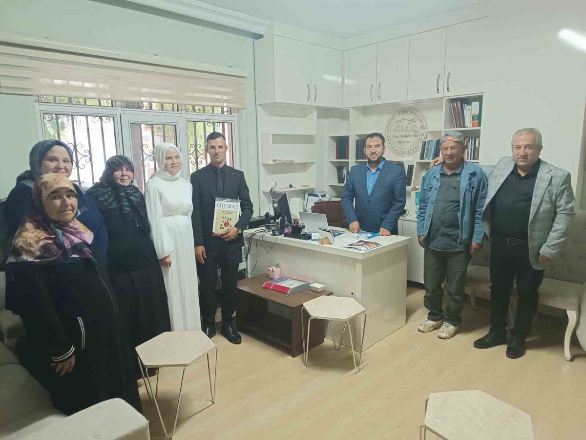 Kütahya Tavşanlı'da yeni evli çiftlere aile içi iletişim rehberliği sürüyor